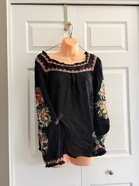 Sundance Black Embroidered Peasant Tunic with Pink Trim